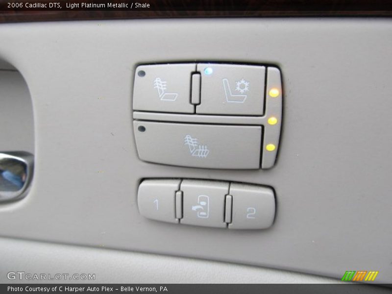 Light Platinum Metallic / Shale 2006 Cadillac DTS
