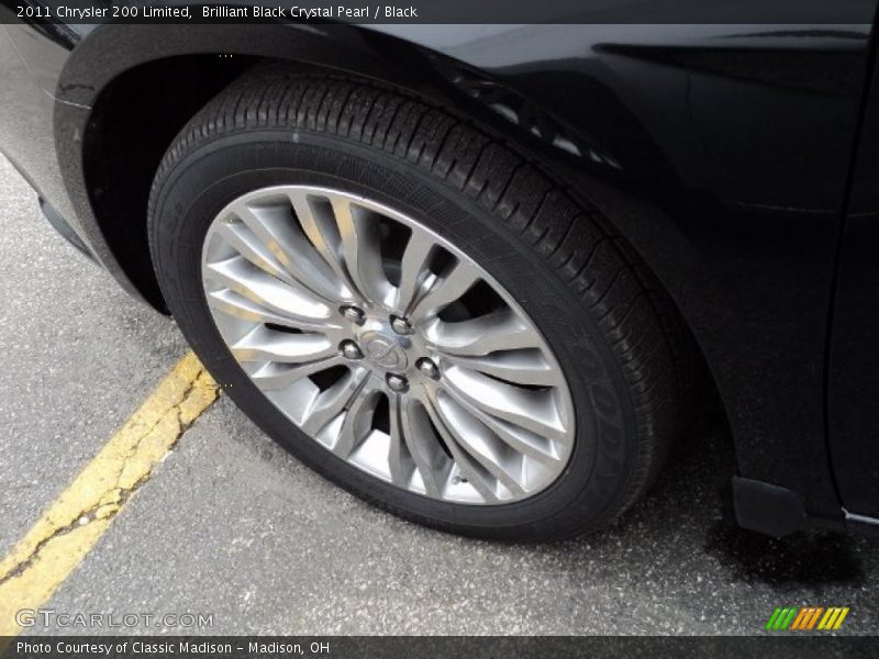 Brilliant Black Crystal Pearl / Black 2011 Chrysler 200 Limited