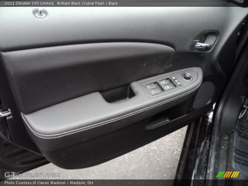 Brilliant Black Crystal Pearl / Black 2011 Chrysler 200 Limited