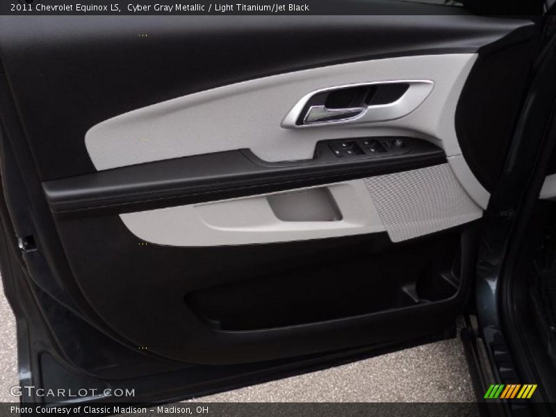 Cyber Gray Metallic / Light Titanium/Jet Black 2011 Chevrolet Equinox LS