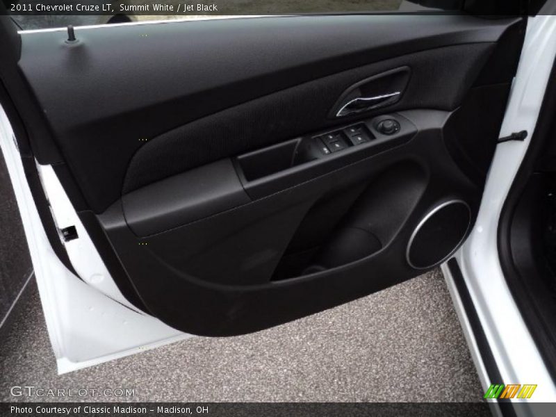 Summit White / Jet Black 2011 Chevrolet Cruze LT