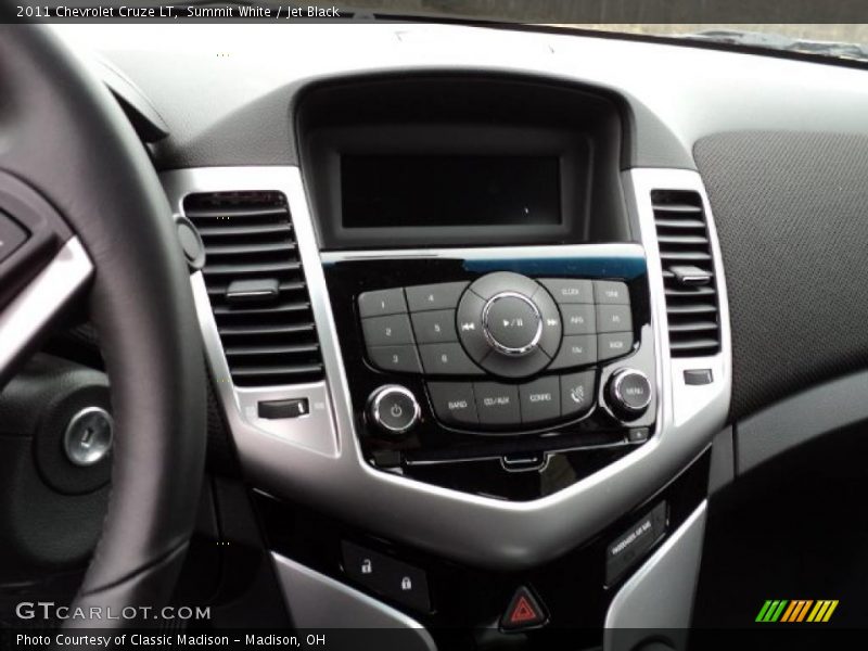 Summit White / Jet Black 2011 Chevrolet Cruze LT