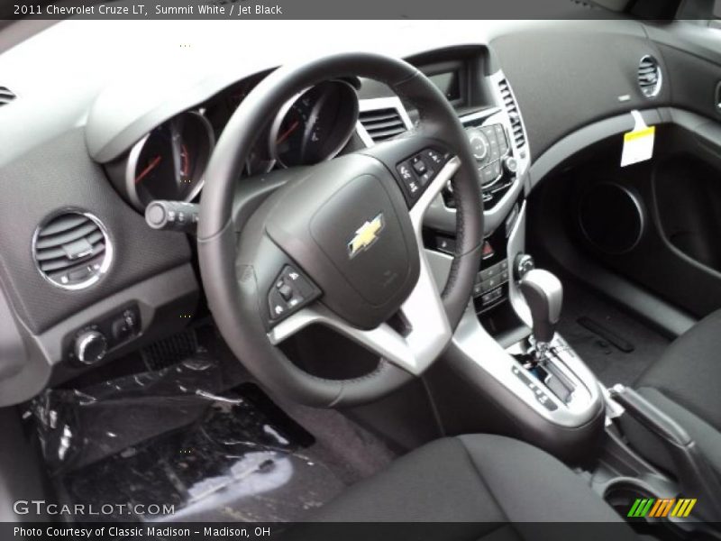Summit White / Jet Black 2011 Chevrolet Cruze LT