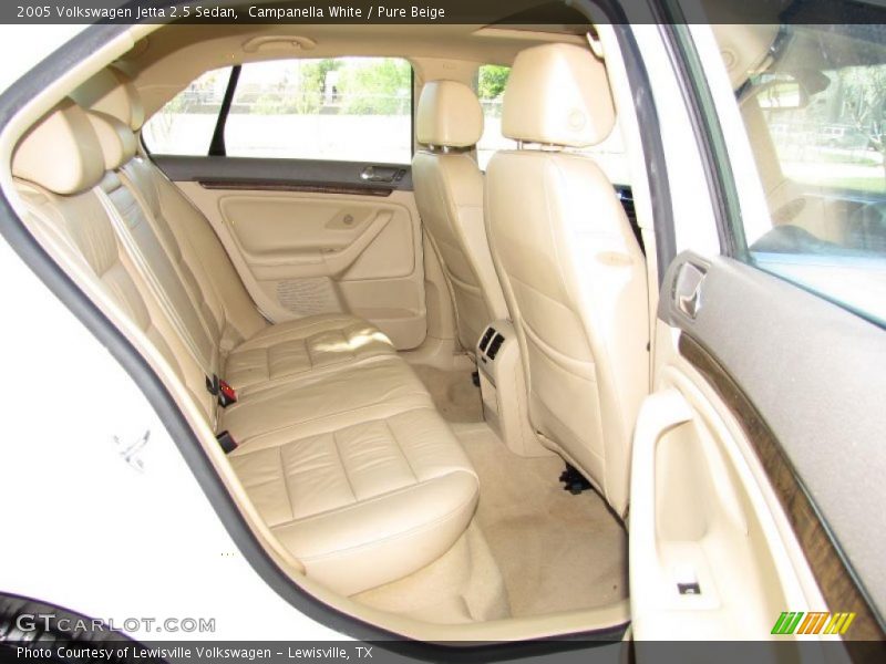 Campanella White / Pure Beige 2005 Volkswagen Jetta 2.5 Sedan