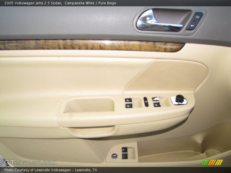 Campanella White / Pure Beige 2005 Volkswagen Jetta 2.5 Sedan