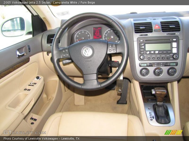 Campanella White / Pure Beige 2005 Volkswagen Jetta 2.5 Sedan