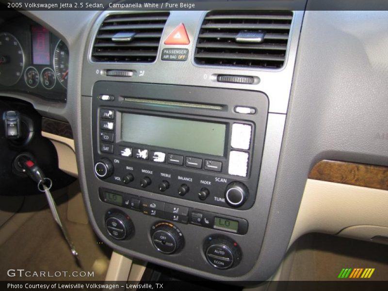 Campanella White / Pure Beige 2005 Volkswagen Jetta 2.5 Sedan