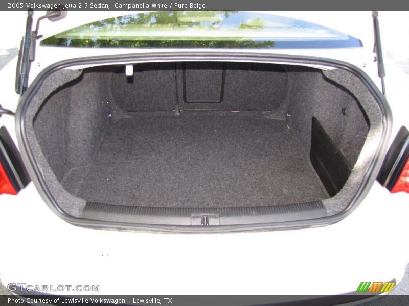 Campanella White / Pure Beige 2005 Volkswagen Jetta 2.5 Sedan