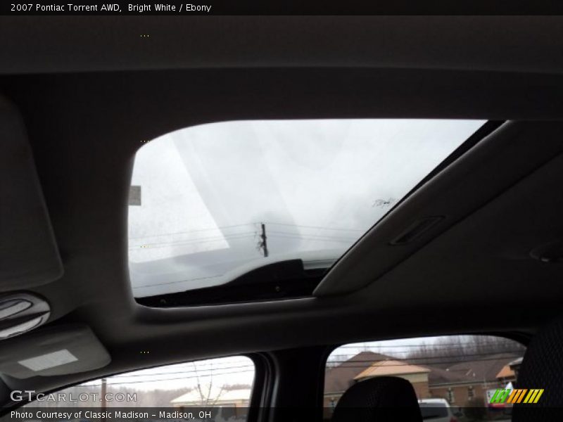 Bright White / Ebony 2007 Pontiac Torrent AWD