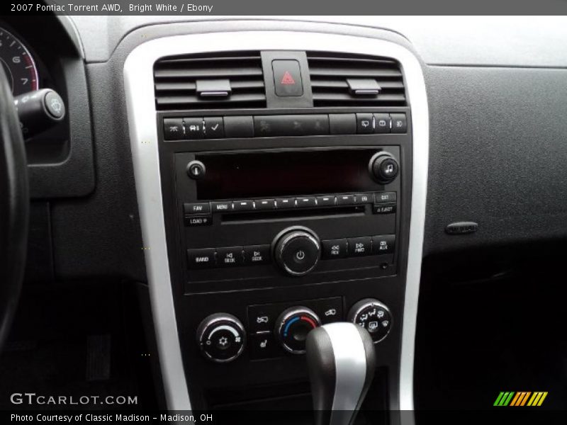 Bright White / Ebony 2007 Pontiac Torrent AWD