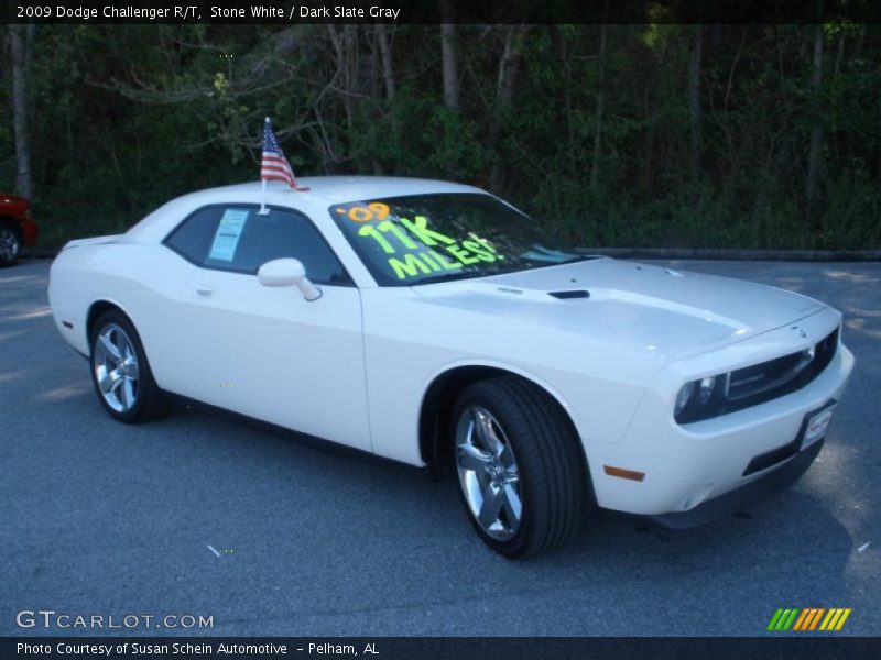 Stone White / Dark Slate Gray 2009 Dodge Challenger R/T