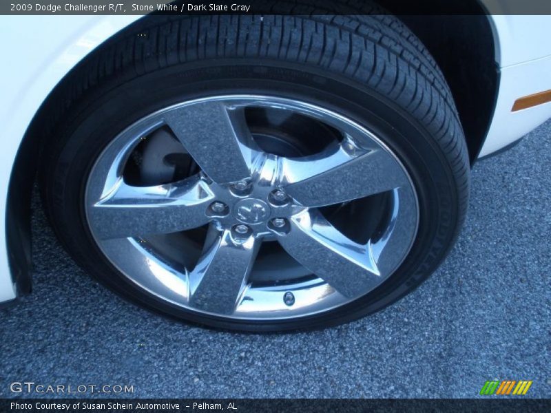 Stone White / Dark Slate Gray 2009 Dodge Challenger R/T