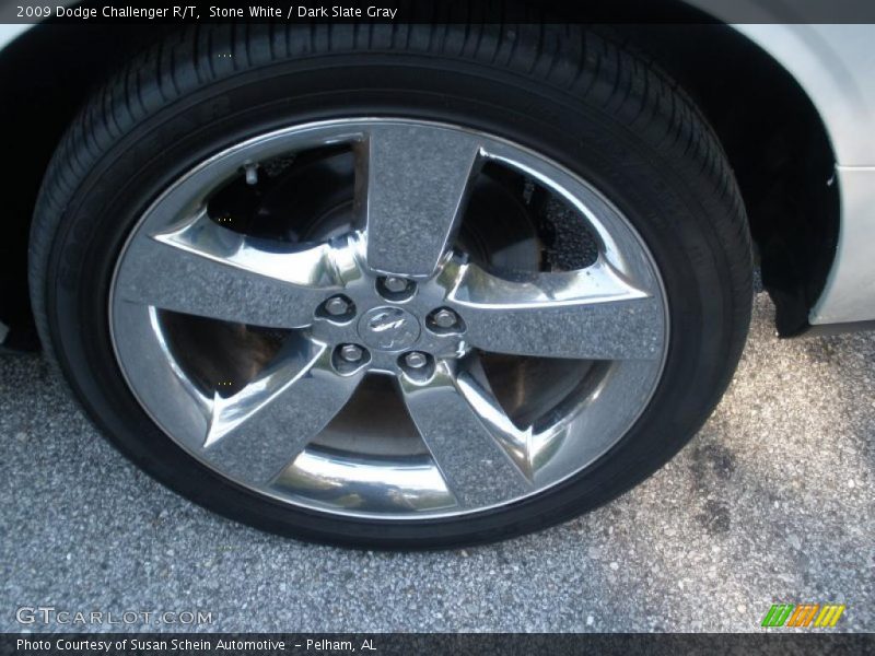 Stone White / Dark Slate Gray 2009 Dodge Challenger R/T