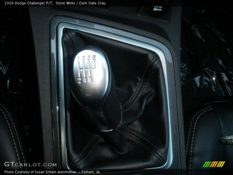 Stone White / Dark Slate Gray 2009 Dodge Challenger R/T