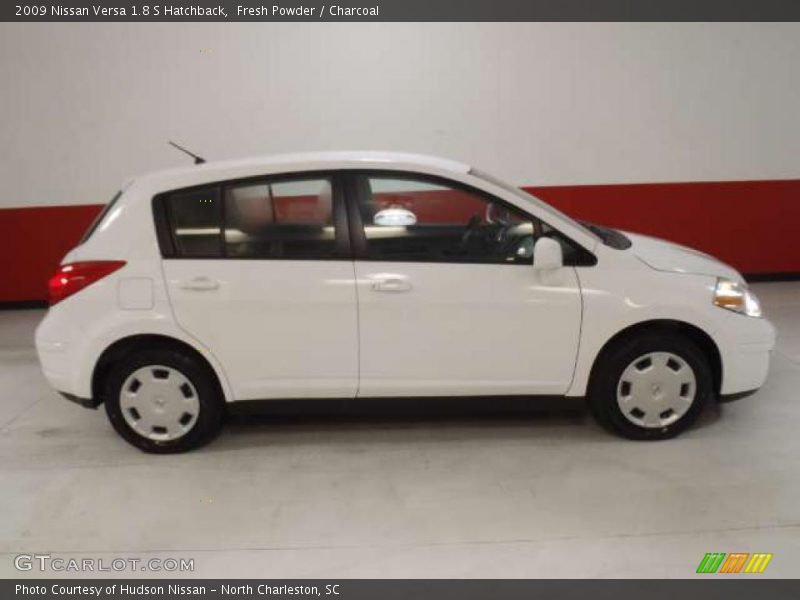 Fresh Powder / Charcoal 2009 Nissan Versa 1.8 S Hatchback