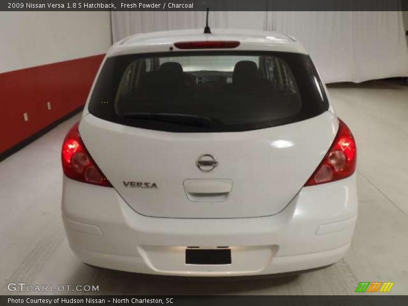 Fresh Powder / Charcoal 2009 Nissan Versa 1.8 S Hatchback
