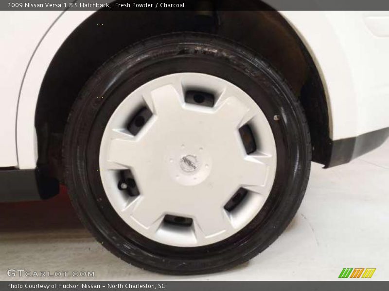 Fresh Powder / Charcoal 2009 Nissan Versa 1.8 S Hatchback