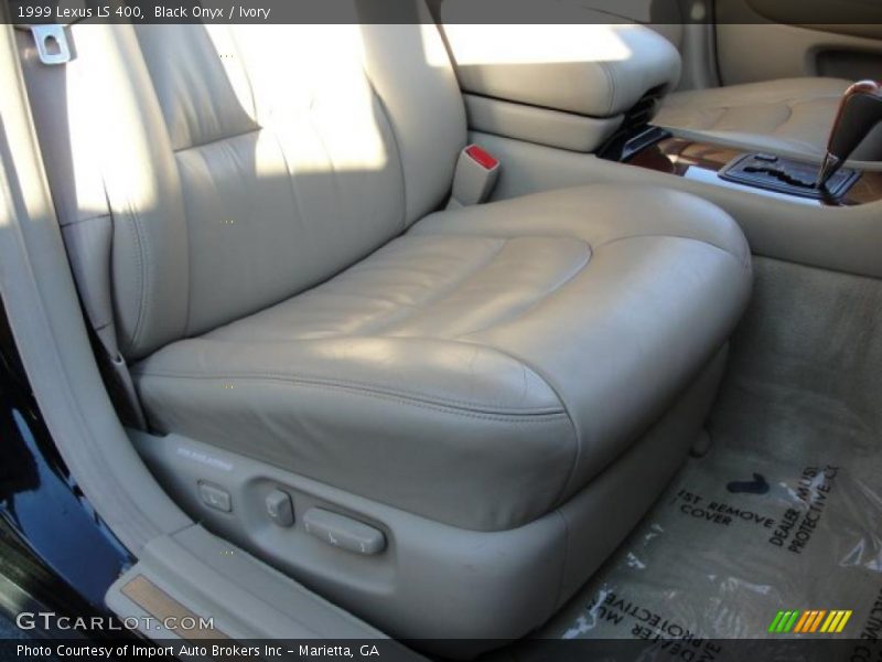 Black Onyx / Ivory 1999 Lexus LS 400