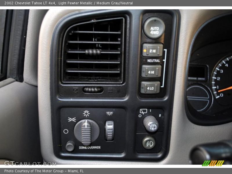 Light Pewter Metallic / Medium Gray/Neutral 2002 Chevrolet Tahoe LT 4x4