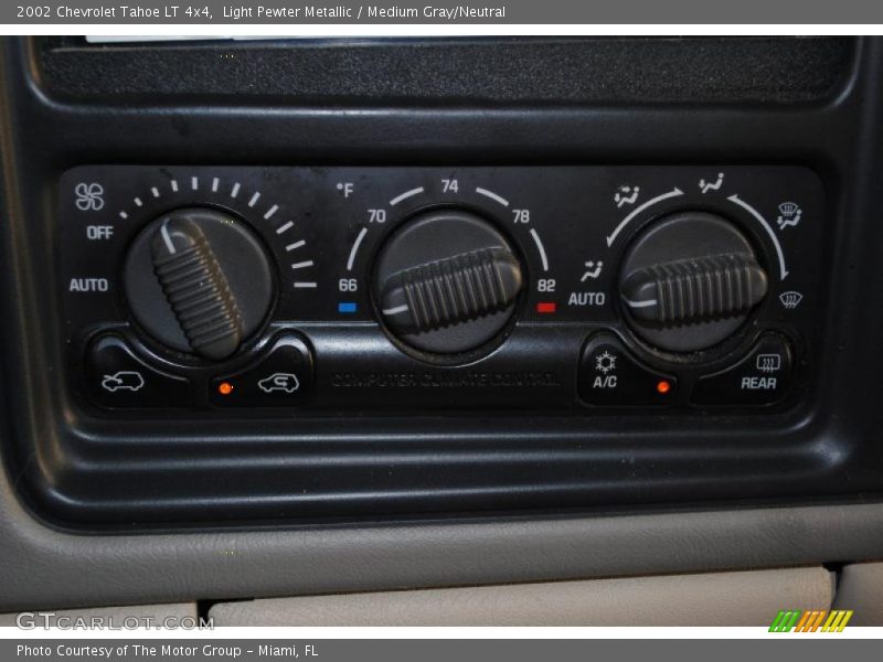 Light Pewter Metallic / Medium Gray/Neutral 2002 Chevrolet Tahoe LT 4x4