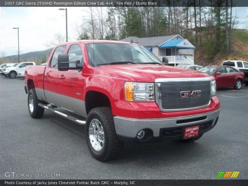 Front 3/4 View of 2007 Sierra 2500HD Remington Edition Crew Cab 4x4