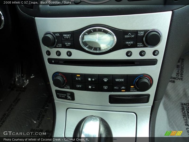 Controls of 2008 G 37 Coupe