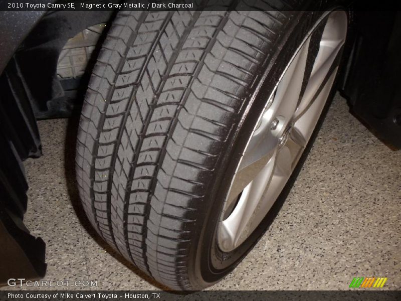 Magnetic Gray Metallic / Dark Charcoal 2010 Toyota Camry SE