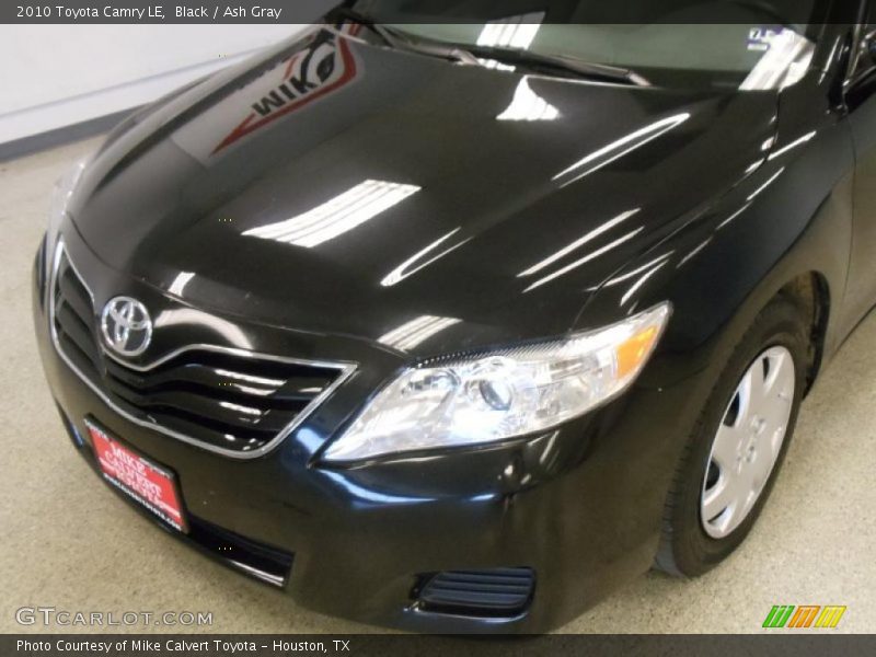Black / Ash Gray 2010 Toyota Camry LE