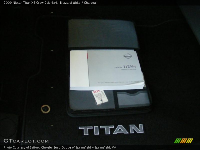 Blizzard White / Charcoal 2009 Nissan Titan XE Crew Cab 4x4