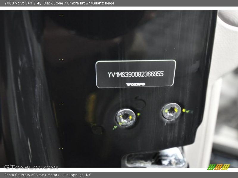 Black Stone / Umbra Brown/Quartz Beige 2008 Volvo S40 2.4i