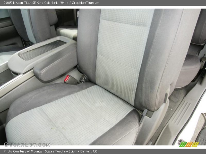 White / Graphite/Titanium 2005 Nissan Titan SE King Cab 4x4