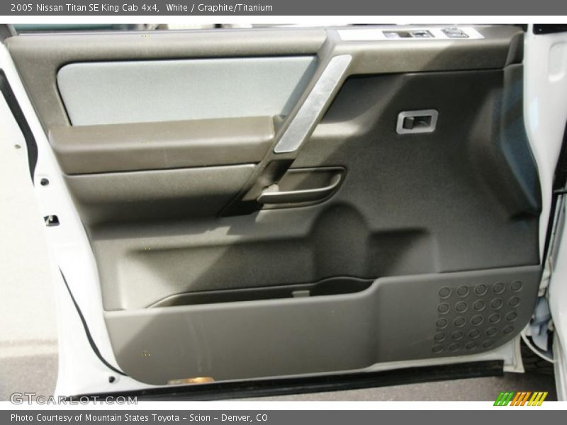 White / Graphite/Titanium 2005 Nissan Titan SE King Cab 4x4