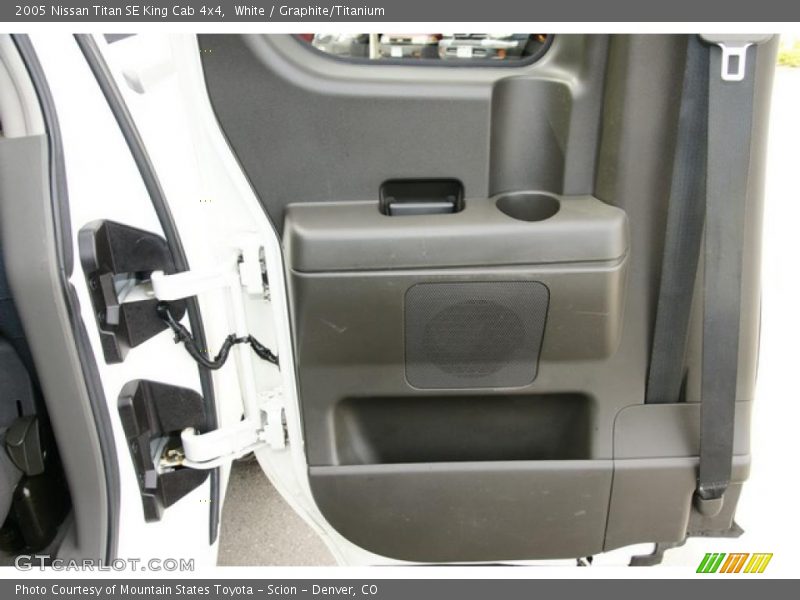 White / Graphite/Titanium 2005 Nissan Titan SE King Cab 4x4