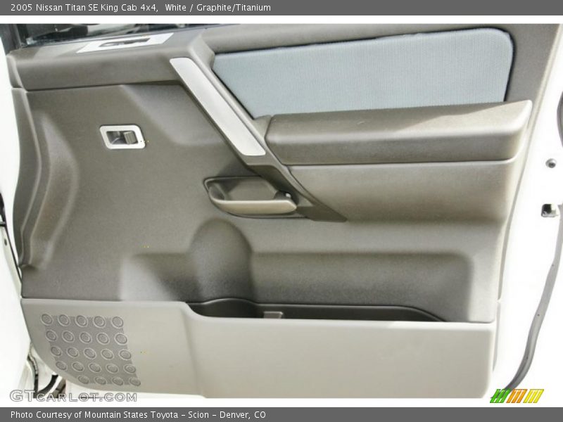 White / Graphite/Titanium 2005 Nissan Titan SE King Cab 4x4