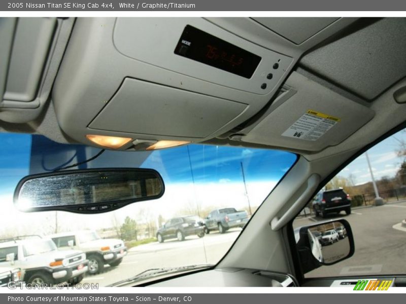 White / Graphite/Titanium 2005 Nissan Titan SE King Cab 4x4