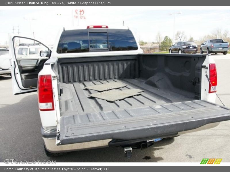 White / Graphite/Titanium 2005 Nissan Titan SE King Cab 4x4