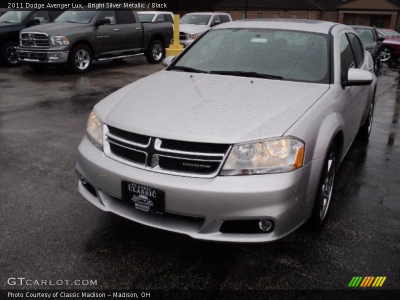 Bright Silver Metallic / Black 2011 Dodge Avenger Lux