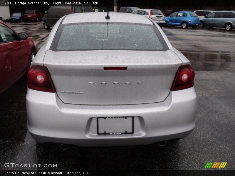 Bright Silver Metallic / Black 2011 Dodge Avenger Lux