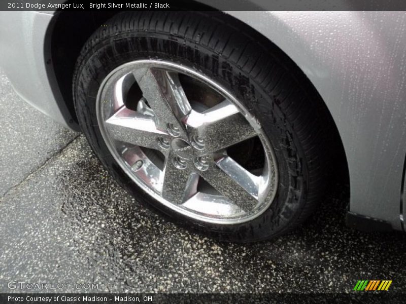 Bright Silver Metallic / Black 2011 Dodge Avenger Lux