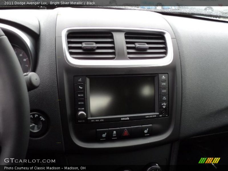 Bright Silver Metallic / Black 2011 Dodge Avenger Lux