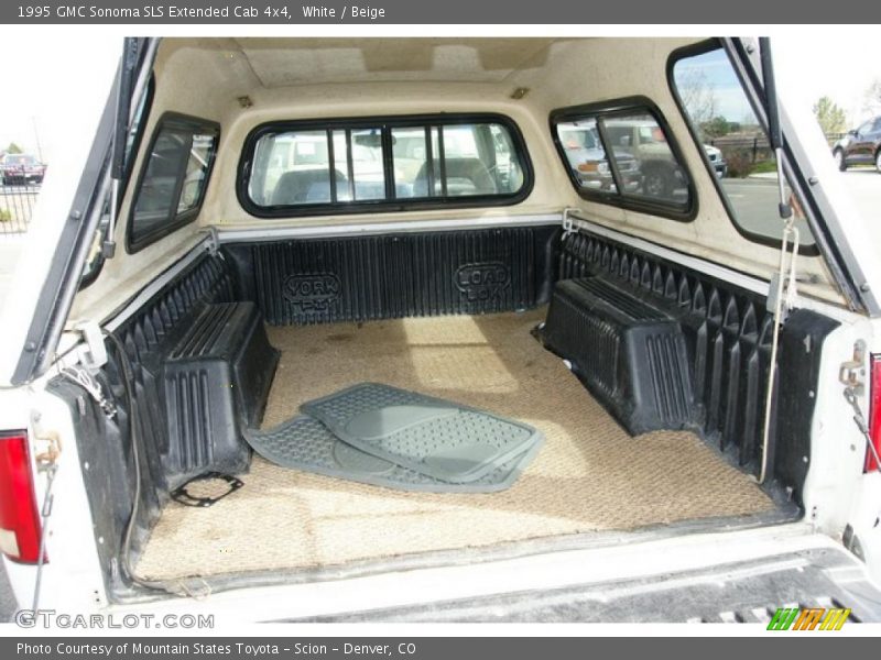 White / Beige 1995 GMC Sonoma SLS Extended Cab 4x4