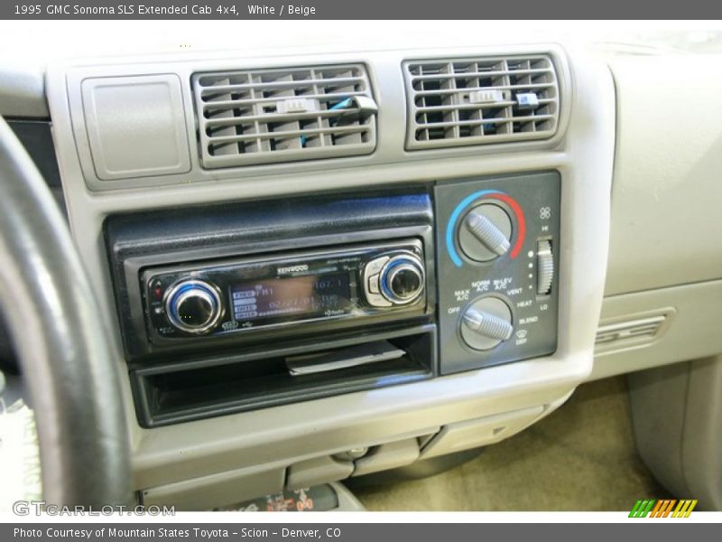 White / Beige 1995 GMC Sonoma SLS Extended Cab 4x4