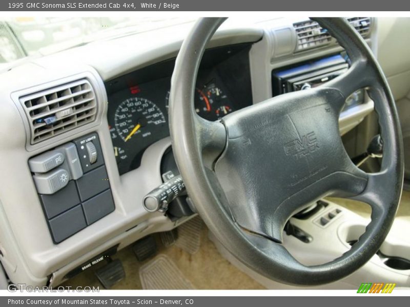 White / Beige 1995 GMC Sonoma SLS Extended Cab 4x4