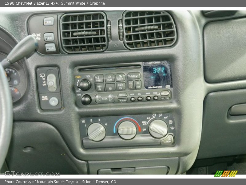 Summit White / Graphite 1998 Chevrolet Blazer LS 4x4