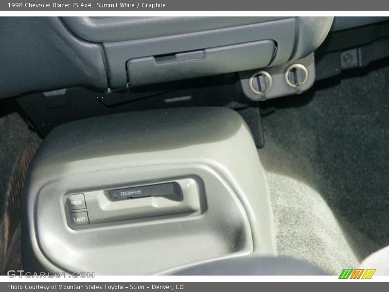 Summit White / Graphite 1998 Chevrolet Blazer LS 4x4