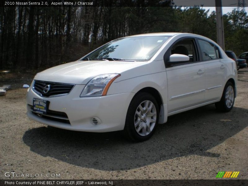 Aspen White / Charcoal 2010 Nissan Sentra 2.0