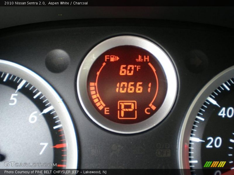 Aspen White / Charcoal 2010 Nissan Sentra 2.0