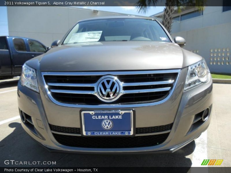 Alpine Gray Metallic / Charcoal 2011 Volkswagen Tiguan S