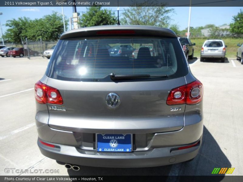 Alpine Gray Metallic / Charcoal 2011 Volkswagen Tiguan S