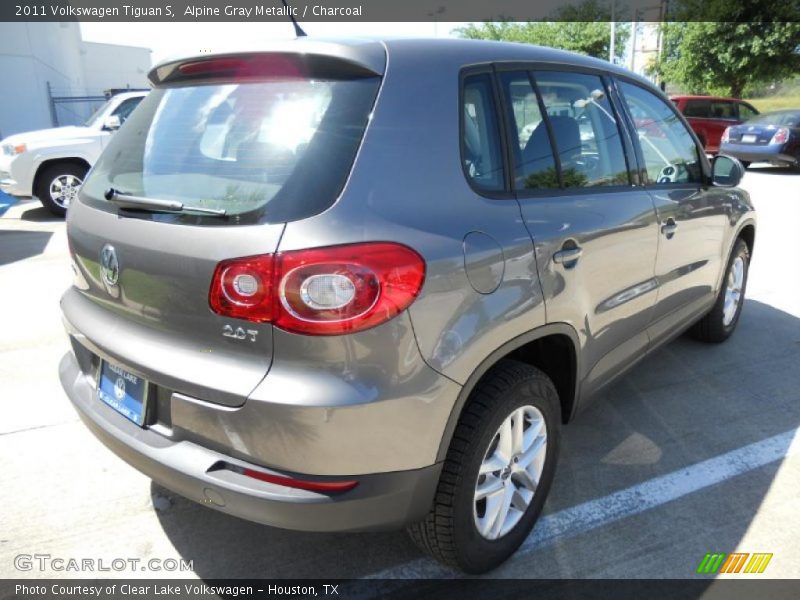 Alpine Gray Metallic / Charcoal 2011 Volkswagen Tiguan S